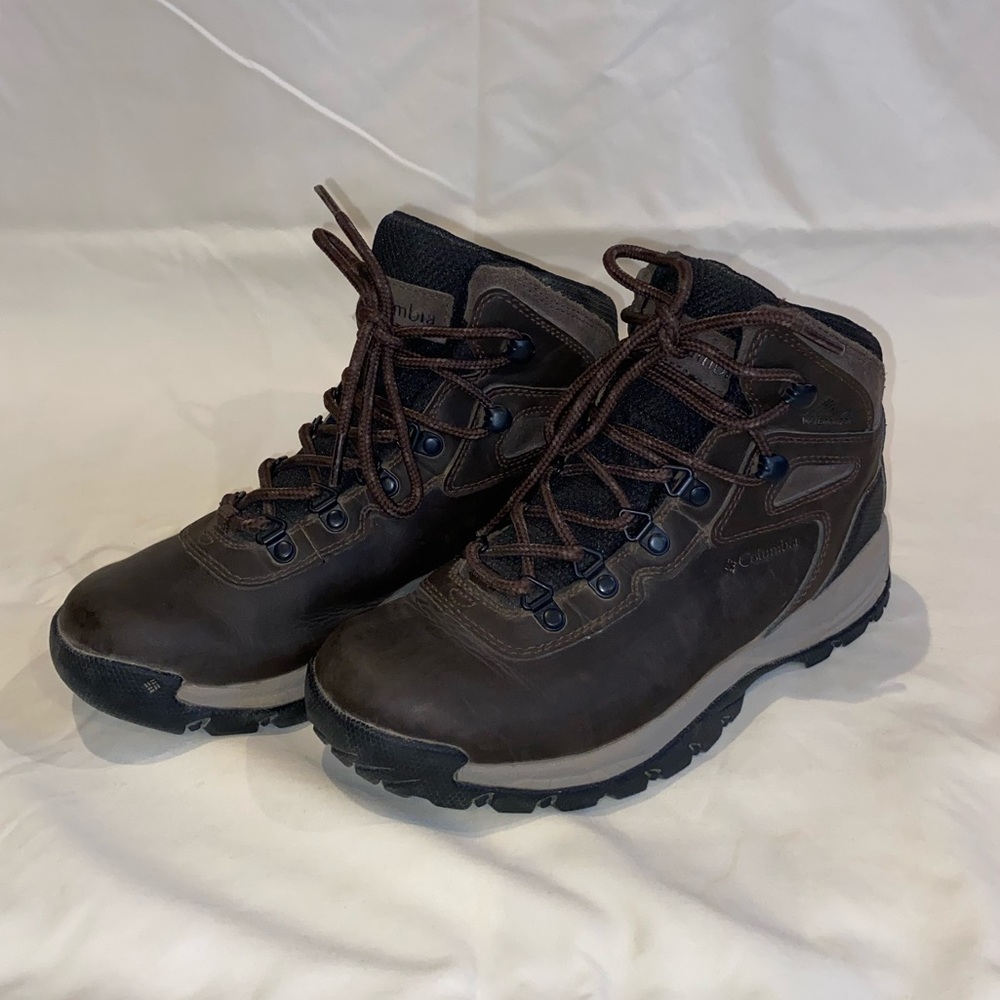 Columbia Newton Ridge Hiking Boots